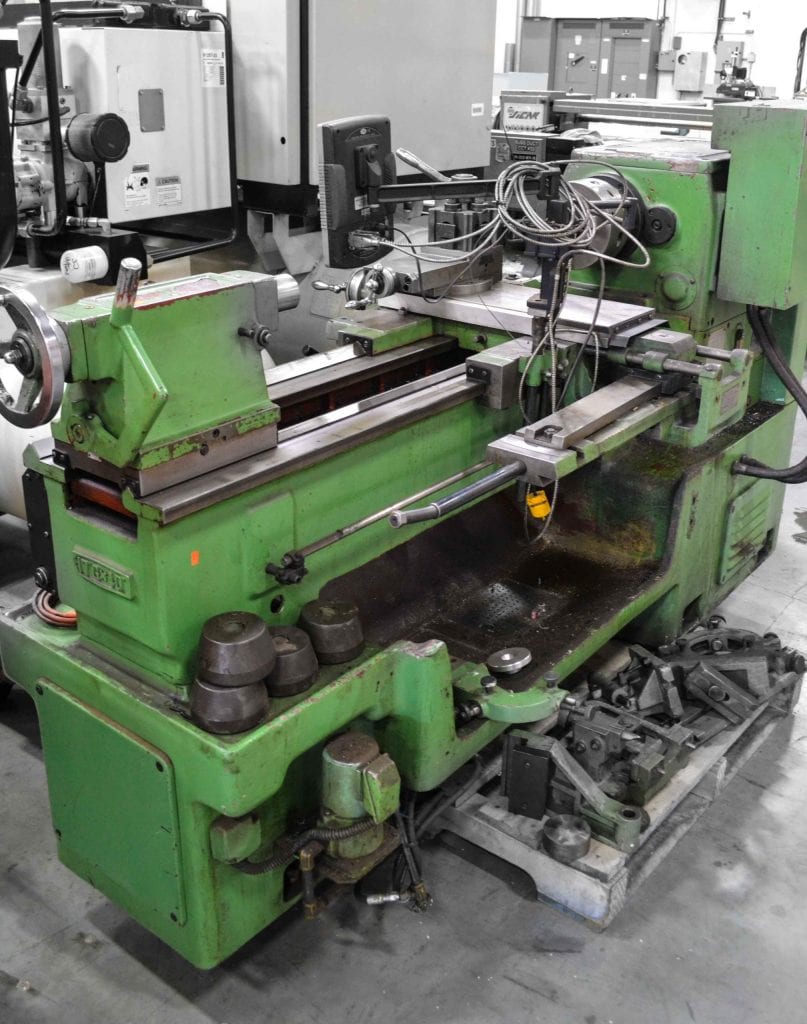 Whacheon WL-435 Engine Lathe