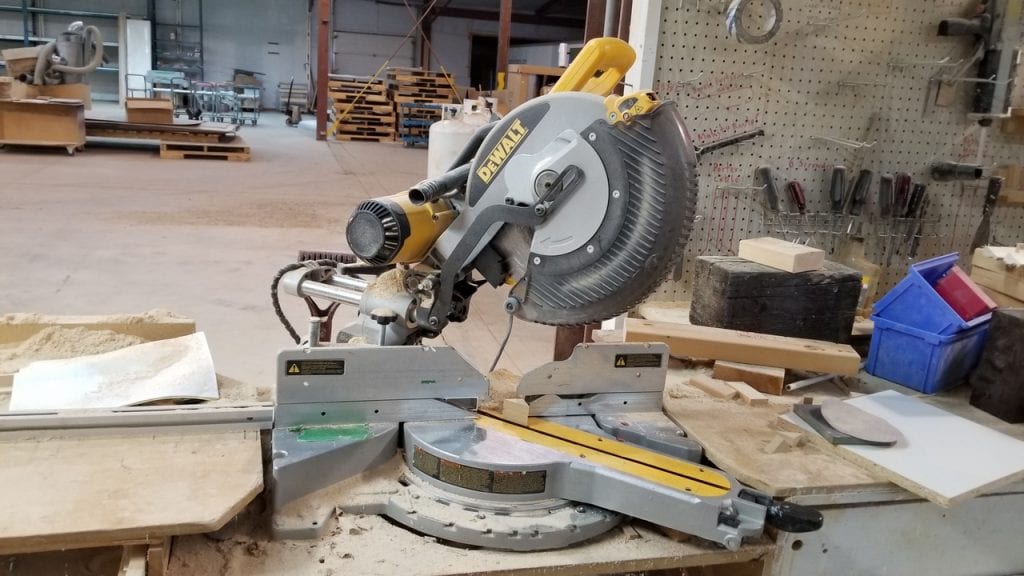 DEWALT DW718 12-Inch Double-Bevel Sliding Compound Miter saw