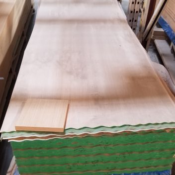 587-53 Rift Red Oak