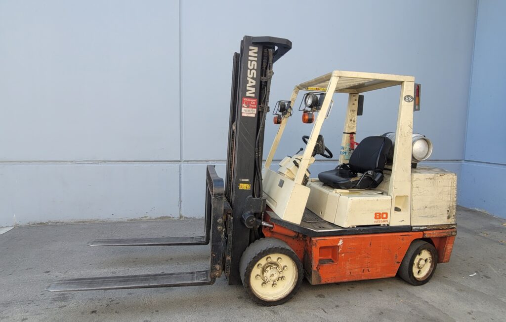 Used Nissan 8000 lb forklift