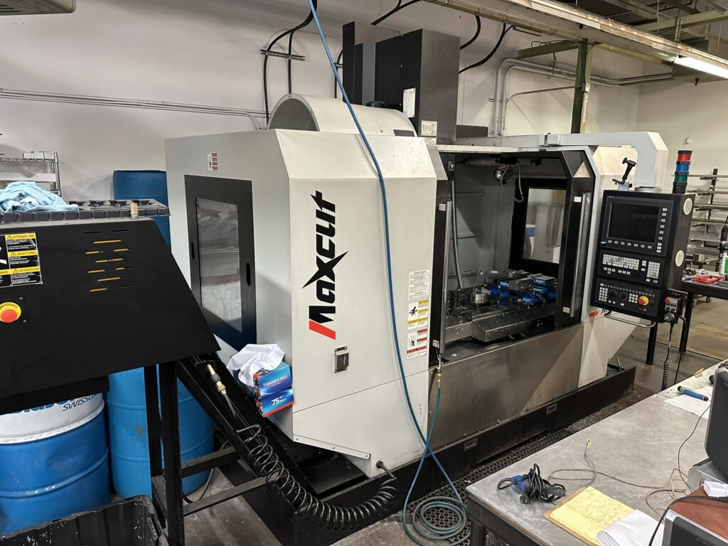 Used Maxcut VM-1000 CNC Mill
