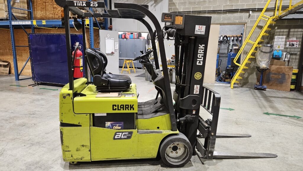 Clark TMX25 Forklift